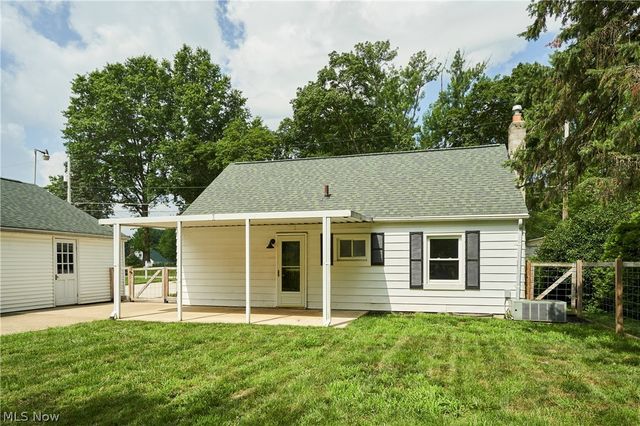 3261 Dewalt Drive, Akron, OH 44312