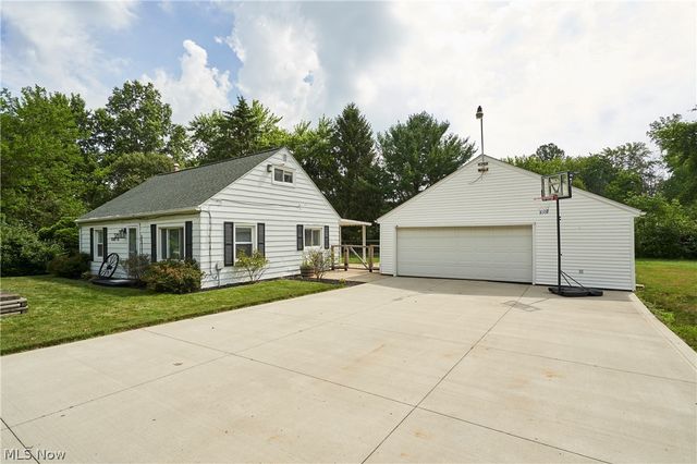 3261 Dewalt Drive, Akron, OH 44312