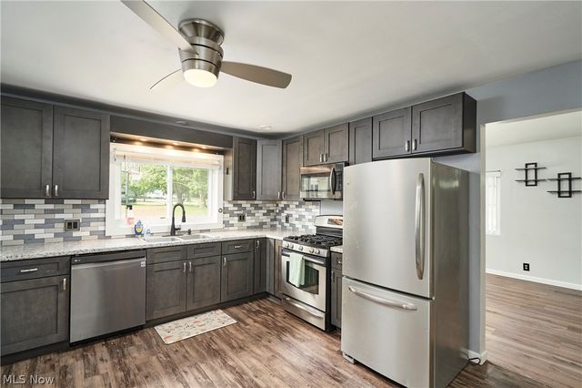 3261 Dewalt Drive, Akron, OH 44312