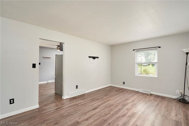 3261 Dewalt Drive, Akron, OH 44312