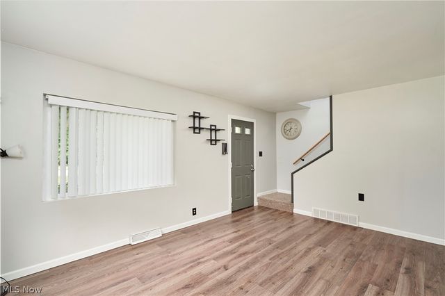 3261 Dewalt Drive, Akron, OH 44312