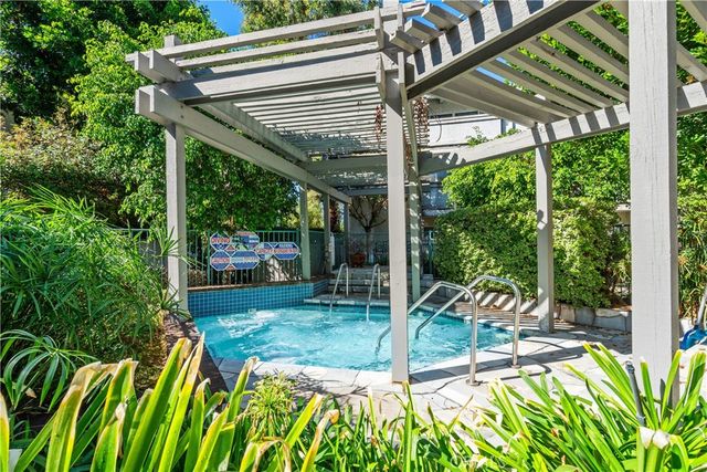 20134 Leadwell 126, Winnetka, CA 91306