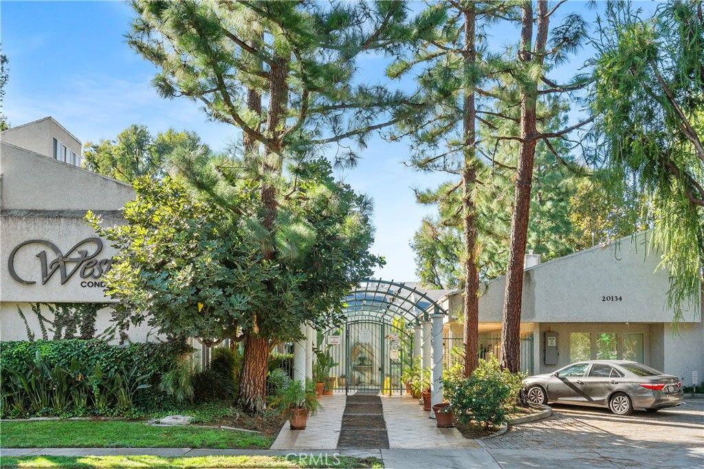 Image 3 of property listing at 20134 Leadwell 126, Winnetka, CA 91306