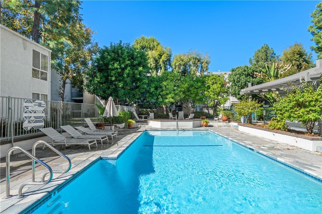 Image 7 of property listing at 20134 Leadwell 126, Winnetka, CA 91306