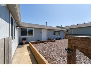 1005 Nw PACIFIC Way, Waldport, OR 97394