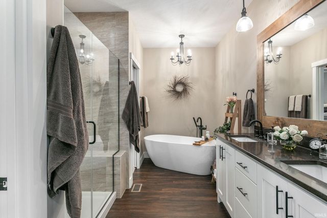 54706 Columbia Bay Drive, Osceola, IN 46561