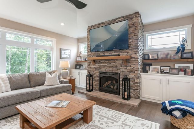 54706 Columbia Bay Drive, Osceola, IN 46561