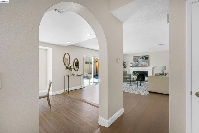 24346 Chandler Rd, Hayward, CA 94545