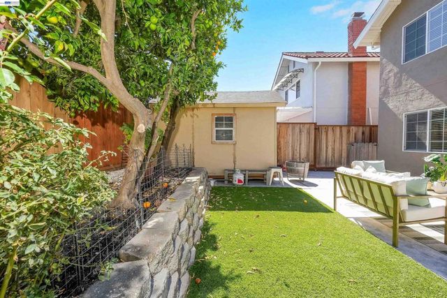 24346 Chandler Rd, Hayward, CA 94545