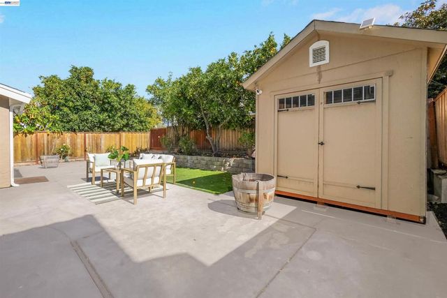 24346 Chandler Rd, Hayward, CA 94545