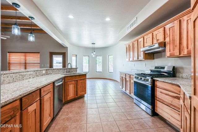 716 Kapriz Avenue, El Paso, TX 79932
