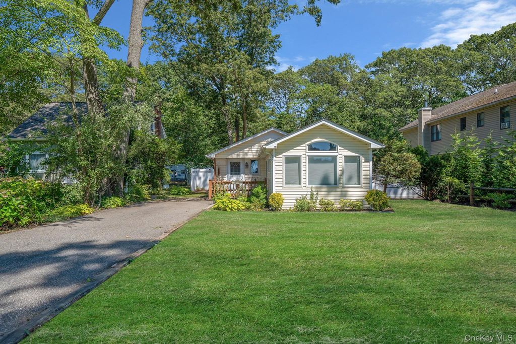 33 Wylde Road, Mount Sinai, NY 11766