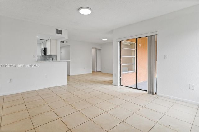 17500 NW 68th Ave D1004, Hialeah, FL 33015