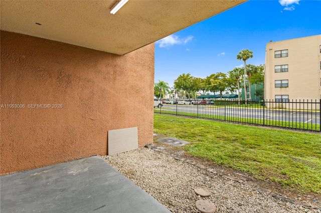 17500 NW 68th Ave D1004, Hialeah, FL 33015
