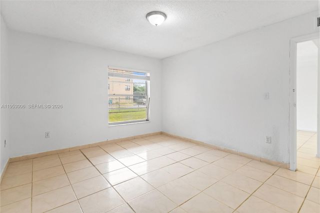 17500 NW 68th Ave D1004, Hialeah, FL 33015