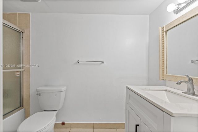 17500 NW 68th Ave D1004, Hialeah, FL 33015