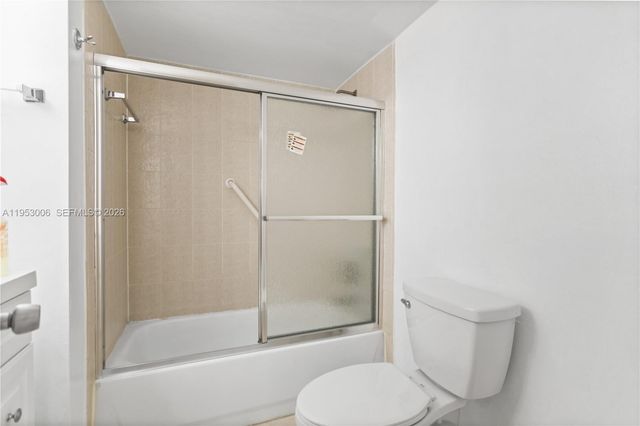 17500 NW 68th Ave D1004, Hialeah, FL 33015