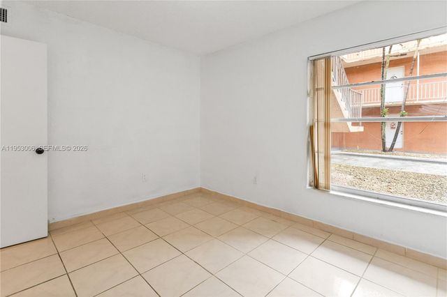 17500 NW 68th Ave D1004, Hialeah, FL 33015