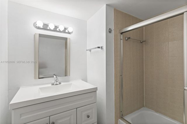 17500 NW 68th Ave D1004, Hialeah, FL 33015