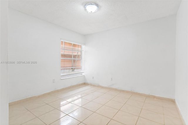 17500 NW 68th Ave D1004, Hialeah, FL 33015