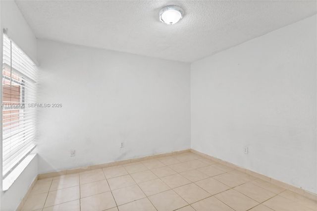 17500 NW 68th Ave D1004, Hialeah, FL 33015