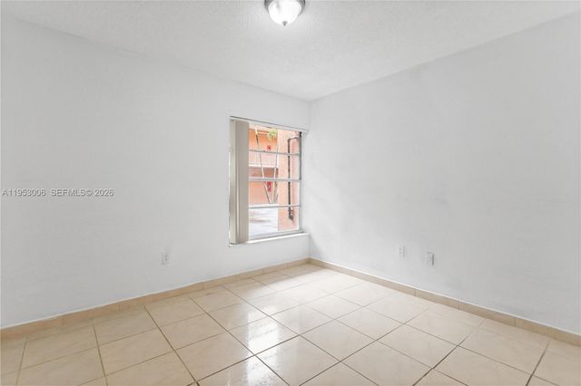 17500 NW 68th Ave D1004, Hialeah, FL 33015