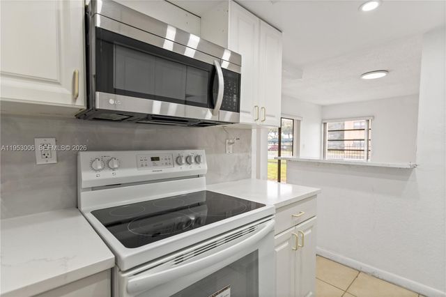 17500 NW 68th Ave D1004, Hialeah, FL 33015