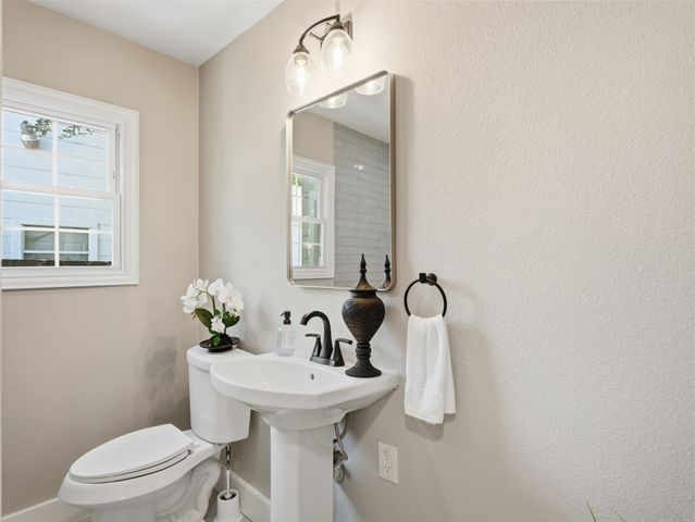 4016 Locke Avenue, Fort Worth, TX 76107