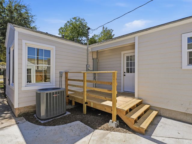 4016 Locke Avenue, Fort Worth, TX 76107