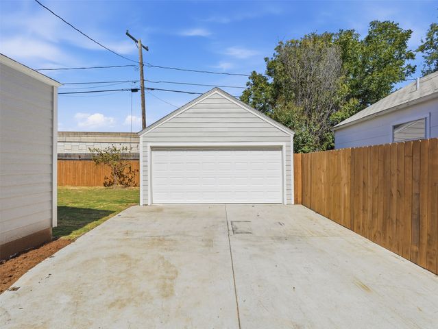 4016 Locke Avenue, Fort Worth, TX 76107