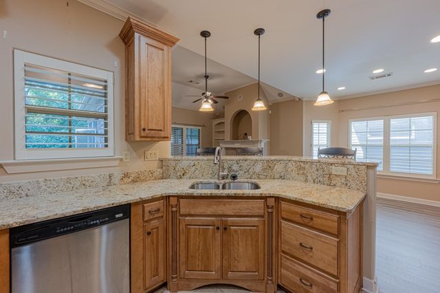 5231 NEWTON OAK CIR, Memphis, TN 38117