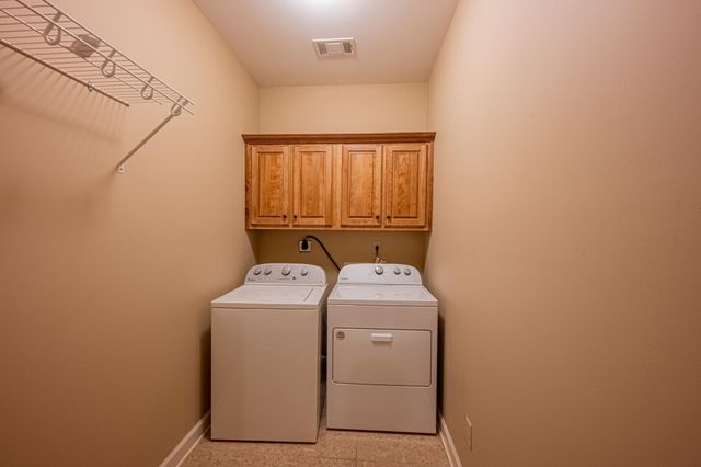 5231 NEWTON OAK CIR, Memphis, TN 38117