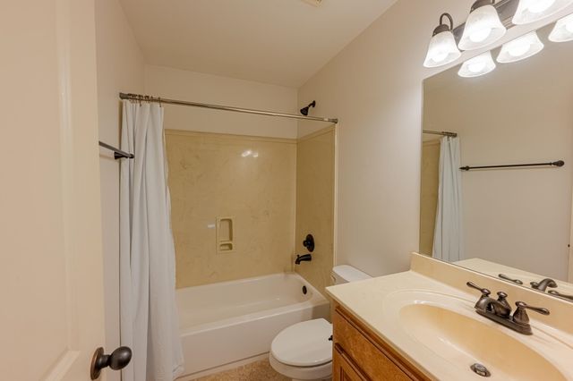 5231 NEWTON OAK CIR, Memphis, TN 38117