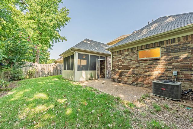 5231 NEWTON OAK CIR, Memphis, TN 38117