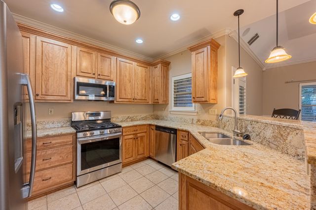 5231 NEWTON OAK CIR, Memphis, TN 38117