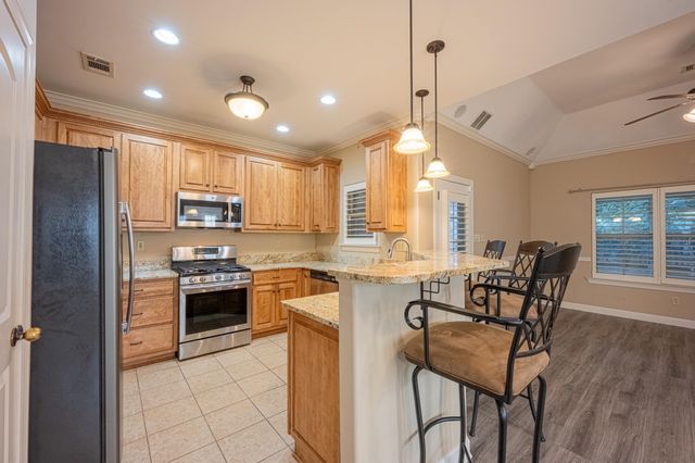 5231 NEWTON OAK CIR, Memphis, TN 38117