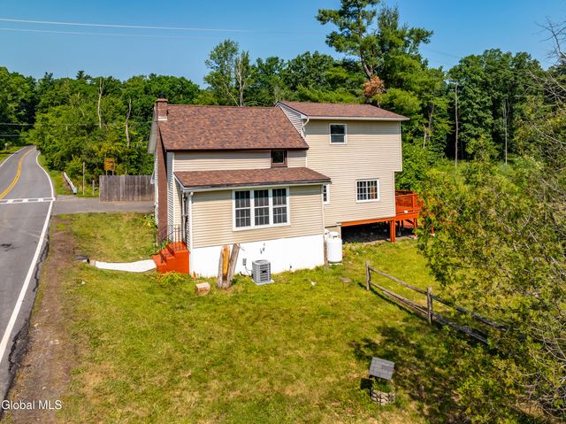 9 Lower Newtown Road, Halfmoon, NY 12188