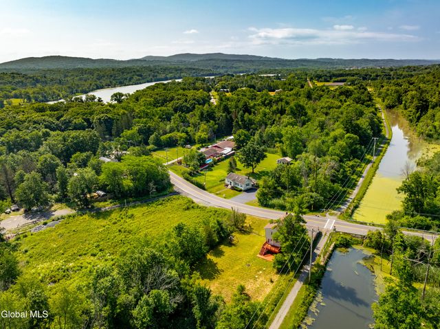 9 Lower Newtown Road, Halfmoon, NY 12188