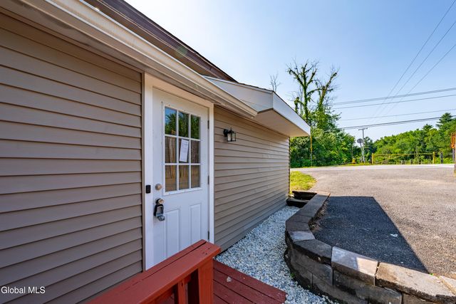 9 Lower Newtown Road, Halfmoon, NY 12188