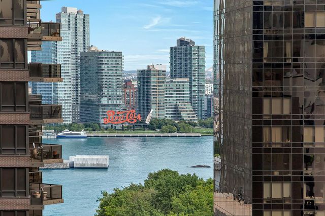 301 E 48th St Apt 8K, New York City, NY 10017