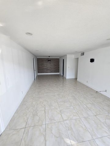 6287 BAY CLUB Drive 2, Fort Lauderdale, FL 33308