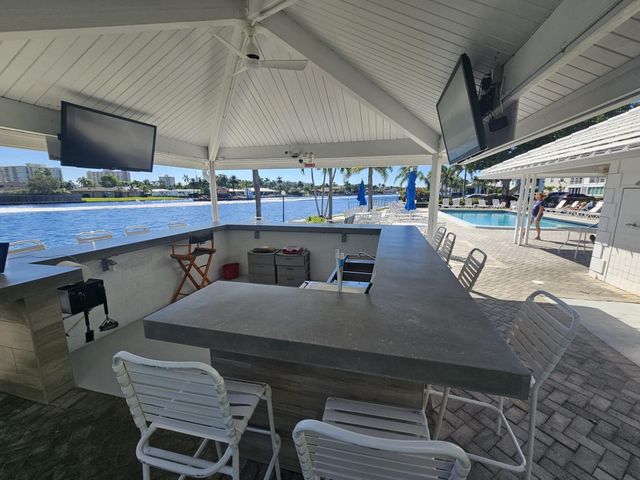 6287 BAY CLUB Drive 2, Fort Lauderdale, FL 33308