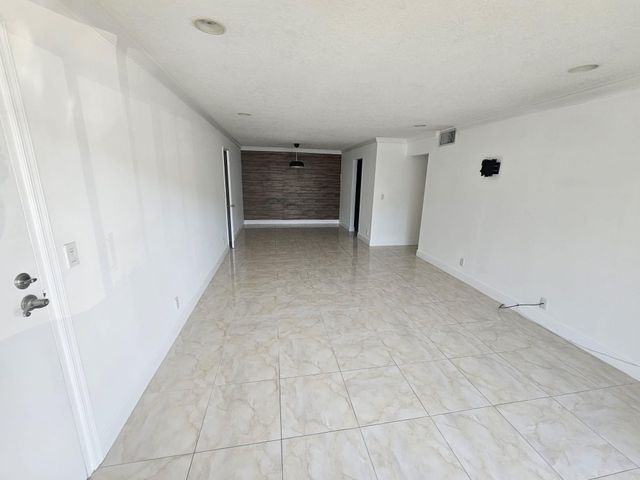 6287 BAY CLUB Drive 2, Fort Lauderdale, FL 33308