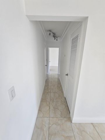6287 BAY CLUB Drive 2, Fort Lauderdale, FL 33308