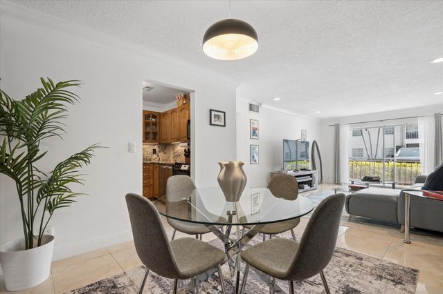 6287 BAY CLUB Drive 2, Fort Lauderdale, FL 33308