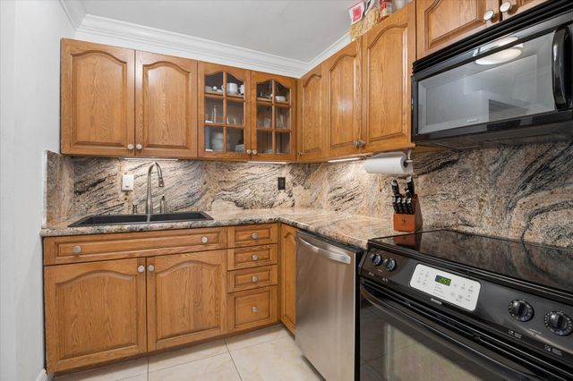 6287 BAY CLUB Drive 2, Fort Lauderdale, FL 33308