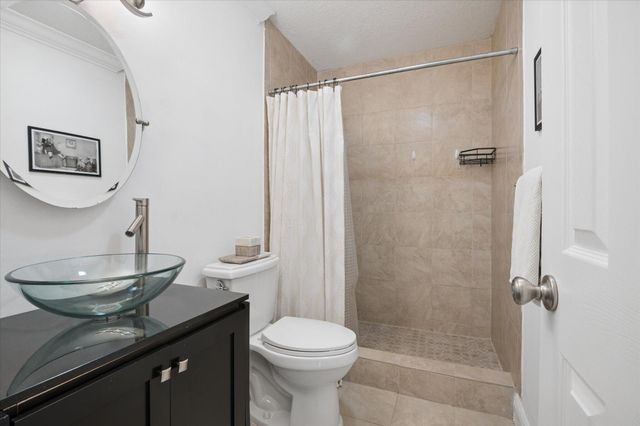 6287 BAY CLUB Drive 2, Fort Lauderdale, FL 33308