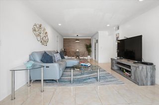 6287 BAY CLUB Drive 2, Fort Lauderdale, FL 33308