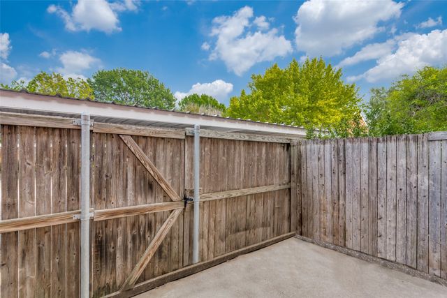 1255 Roaring Springs Road, Fort Worth, TX 76114