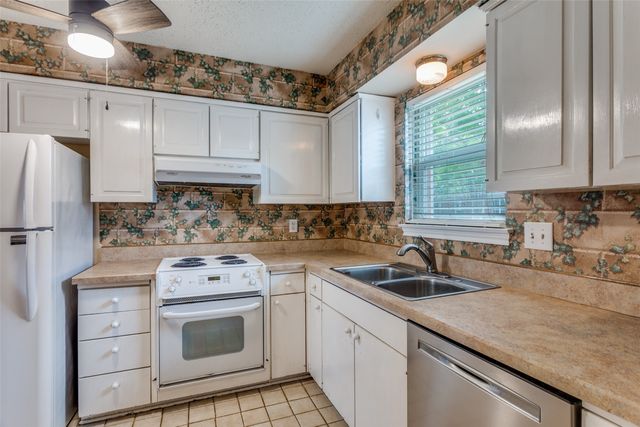 1255 Roaring Springs Road, Fort Worth, TX 76114